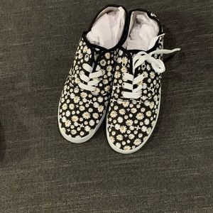 Printed tennis shoes slip on or lace up